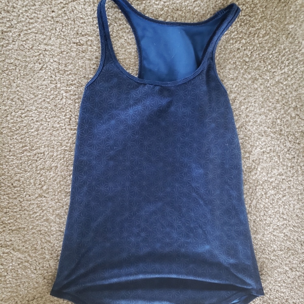 Lululemon workout top